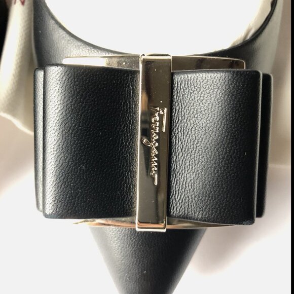 Salvatore Ferragamo Women's Zeri Pointed-Toe Leather Bow Pumps Black - Picture 7 of 12